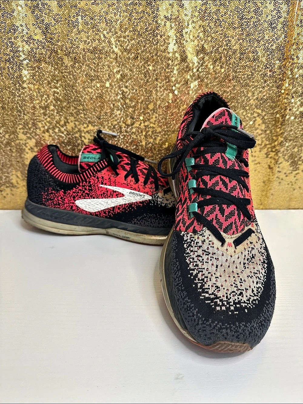 Brooks Newton BEDLAM Women’s Athletic Shoes Black, coral and white US 11